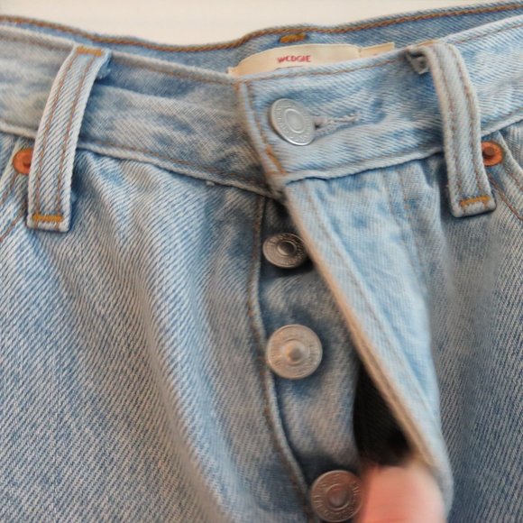 LEVI'S Wedgie Button Fly Light Wash Distressed Straight Leg Jeans - Size 27 - Picture 8 of 16